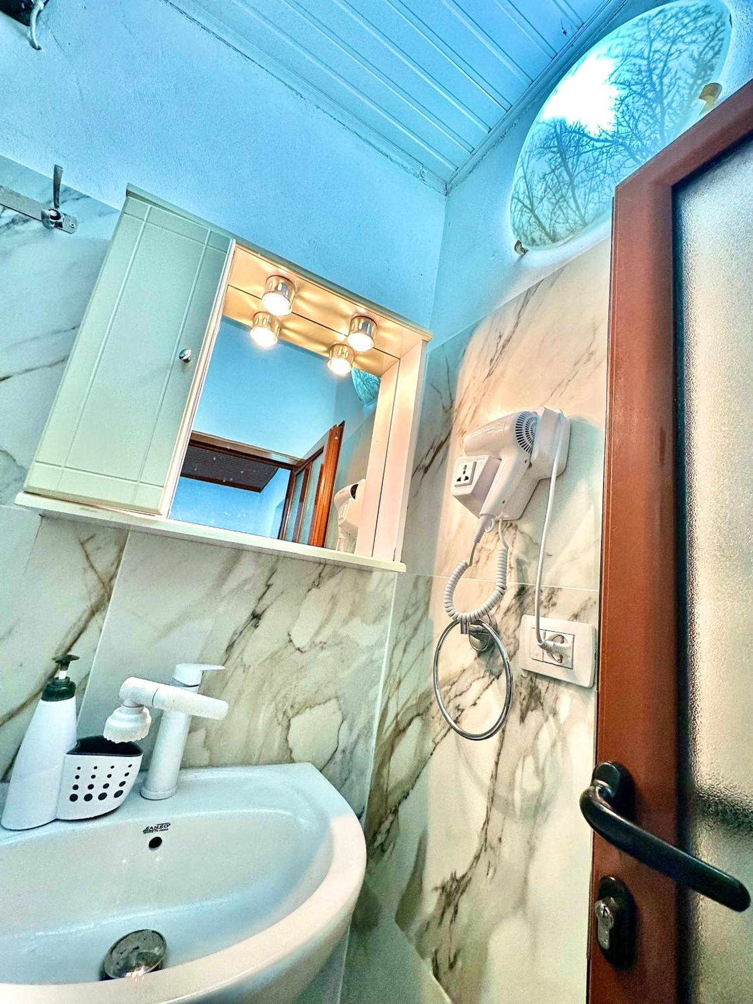 Grandpas House Hotel จีโรคาสเตอร์ ภายนอก รูปภาพ