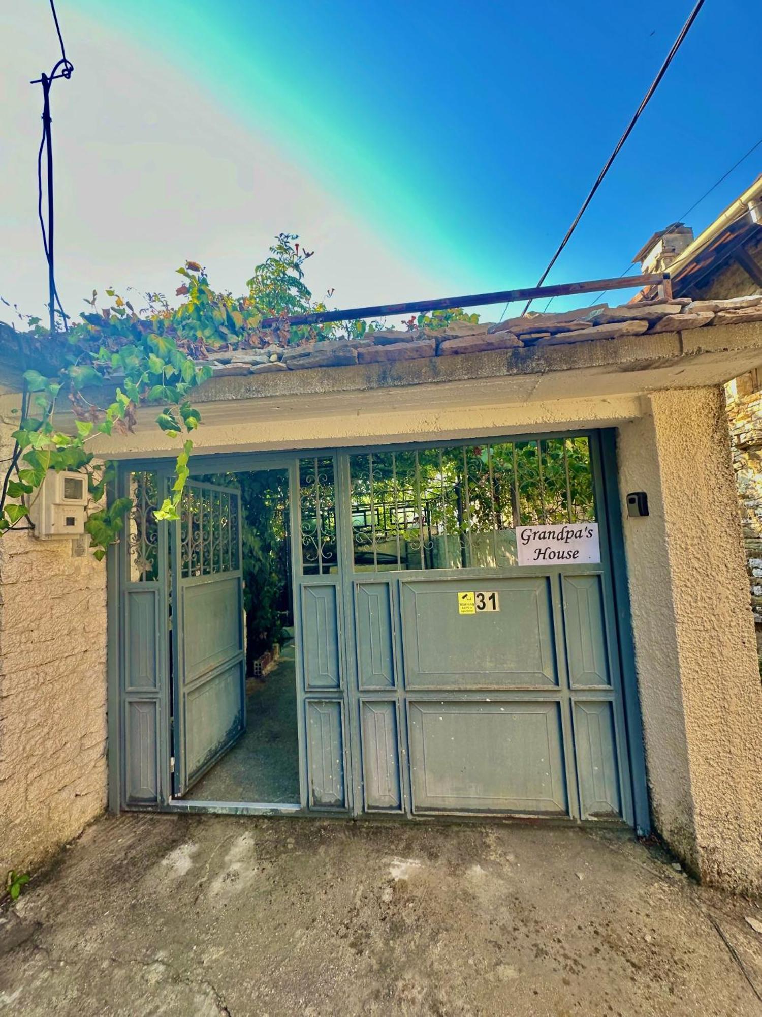 Grandpas House Hotel จีโรคาสเตอร์ ภายนอก รูปภาพ
