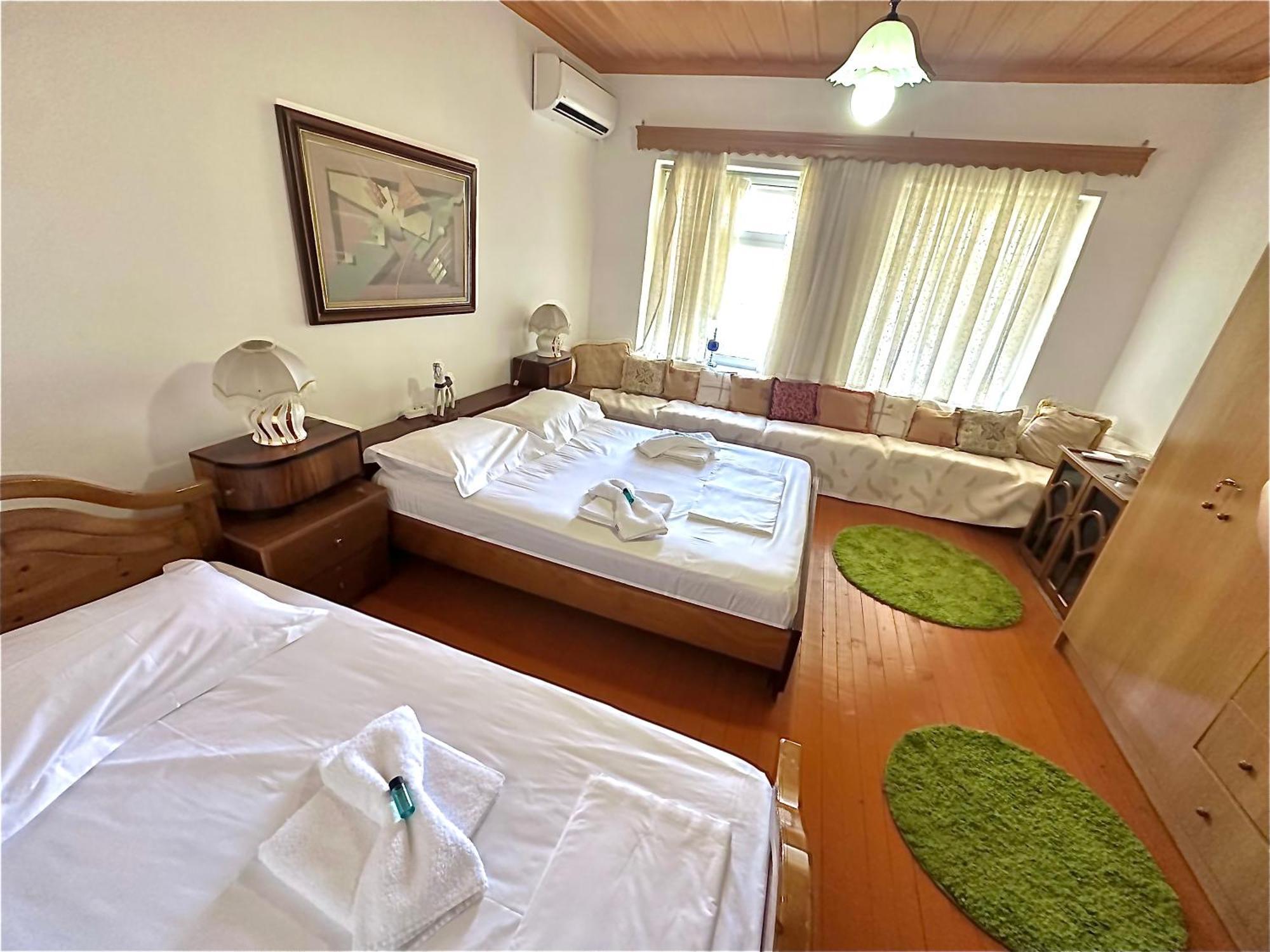 Grandpas House Hotel จีโรคาสเตอร์ ภายนอก รูปภาพ